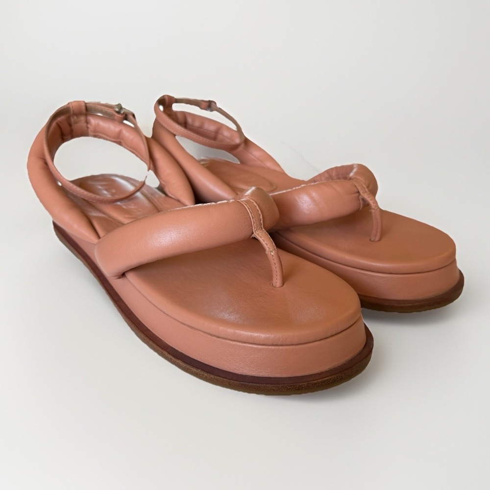 Vicenza Anthropologie Puffy Coral Leather Thong Sandals Size 7 Minimalist Padded